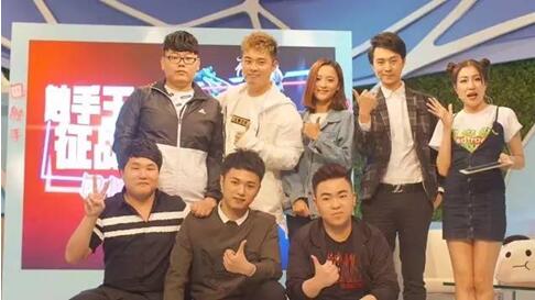 要做00后的“豆瓣”“贴吧”,只不过这家直播平台是从手游入手